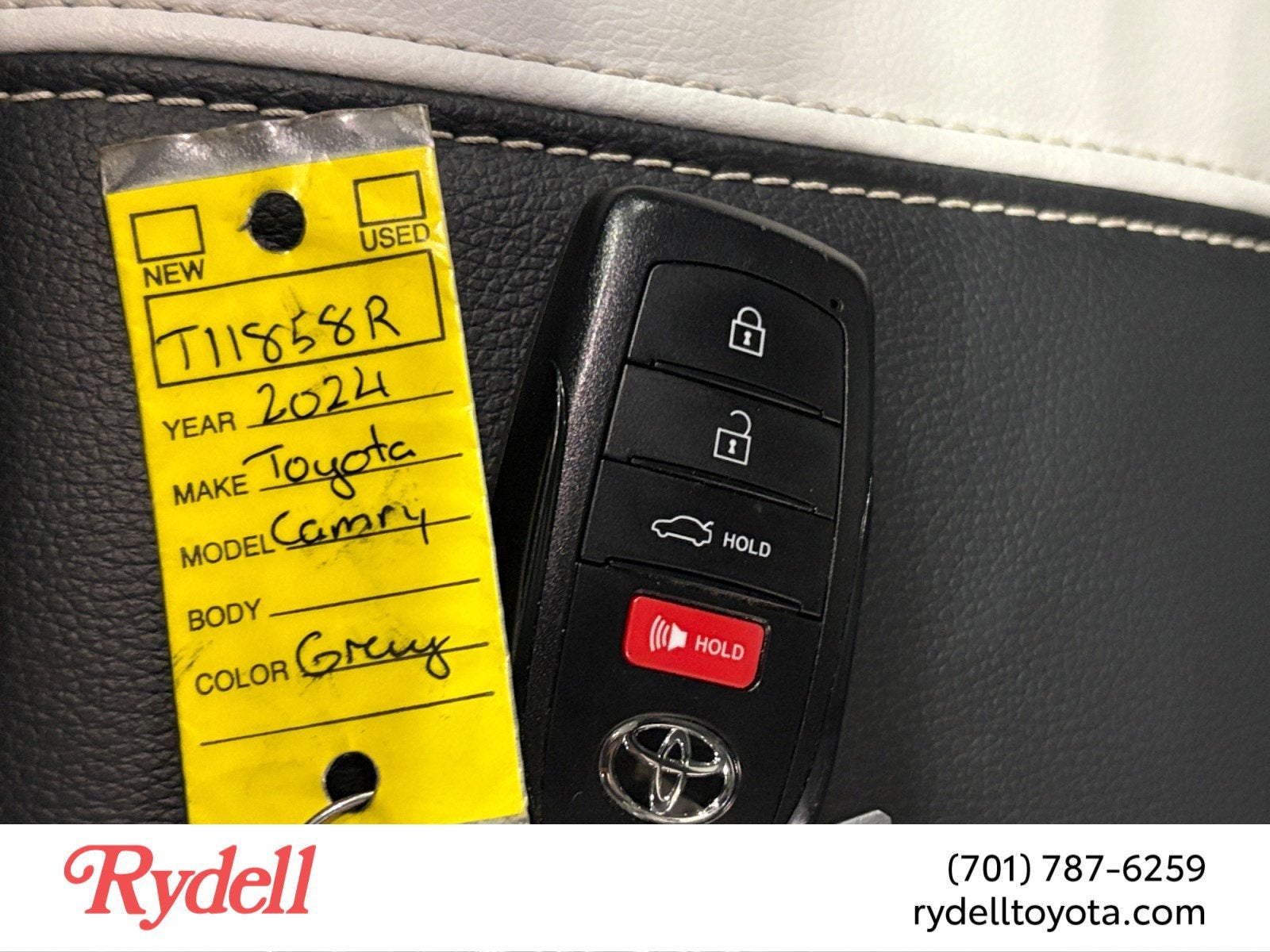 2025 Toyota Camry SE Hyb