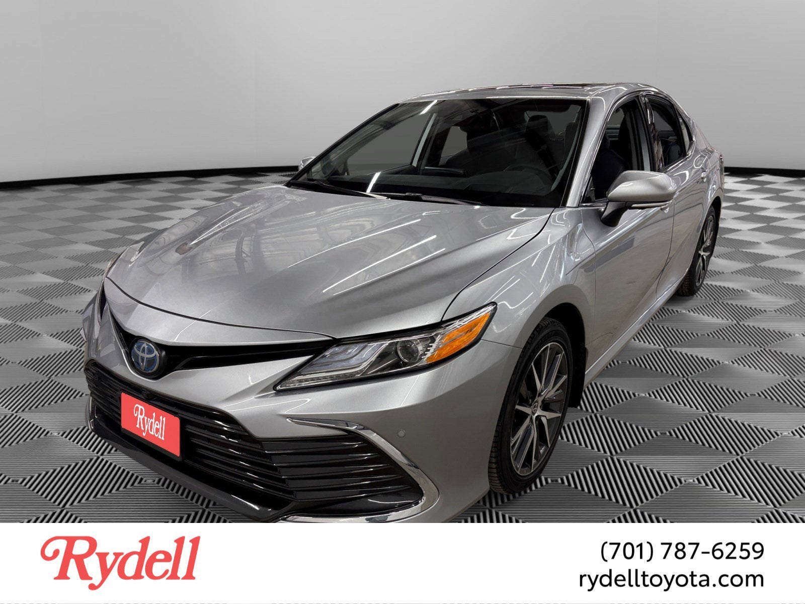 2022 Toyota Camry Hybrid XLE