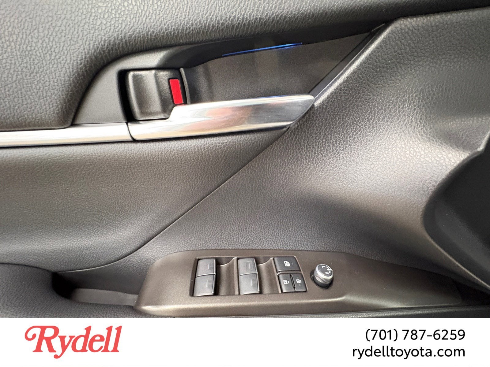 2022 Toyota Camry Hybrid XLE