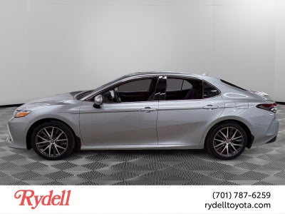 2022 Toyota Camry Hybrid XLE