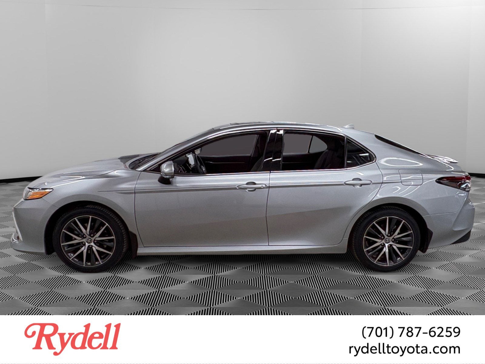 2022 Toyota Camry Hybrid XLE