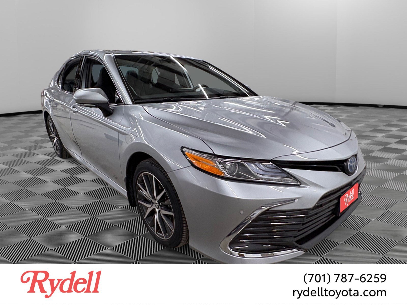 2022 Toyota Camry Hybrid XLE
