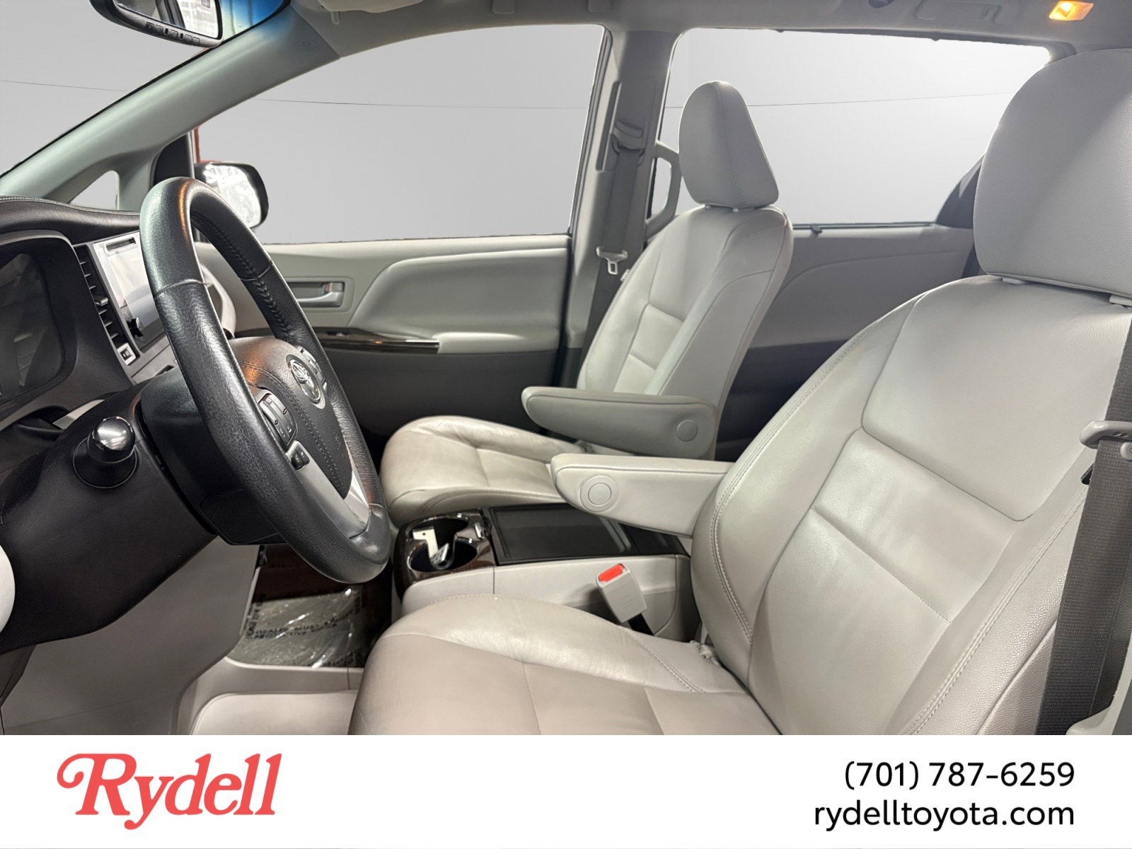 2017 Toyota Sienna XLE