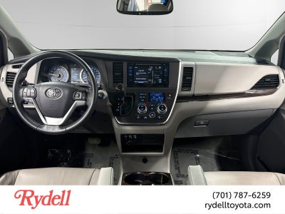 2017 Toyota Sienna XLE