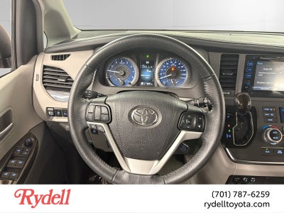 2017 Toyota Sienna XLE