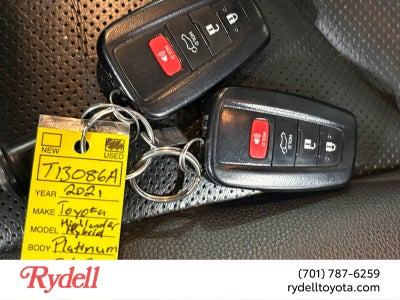 2021 Toyota Highlander Hybrid Platinum