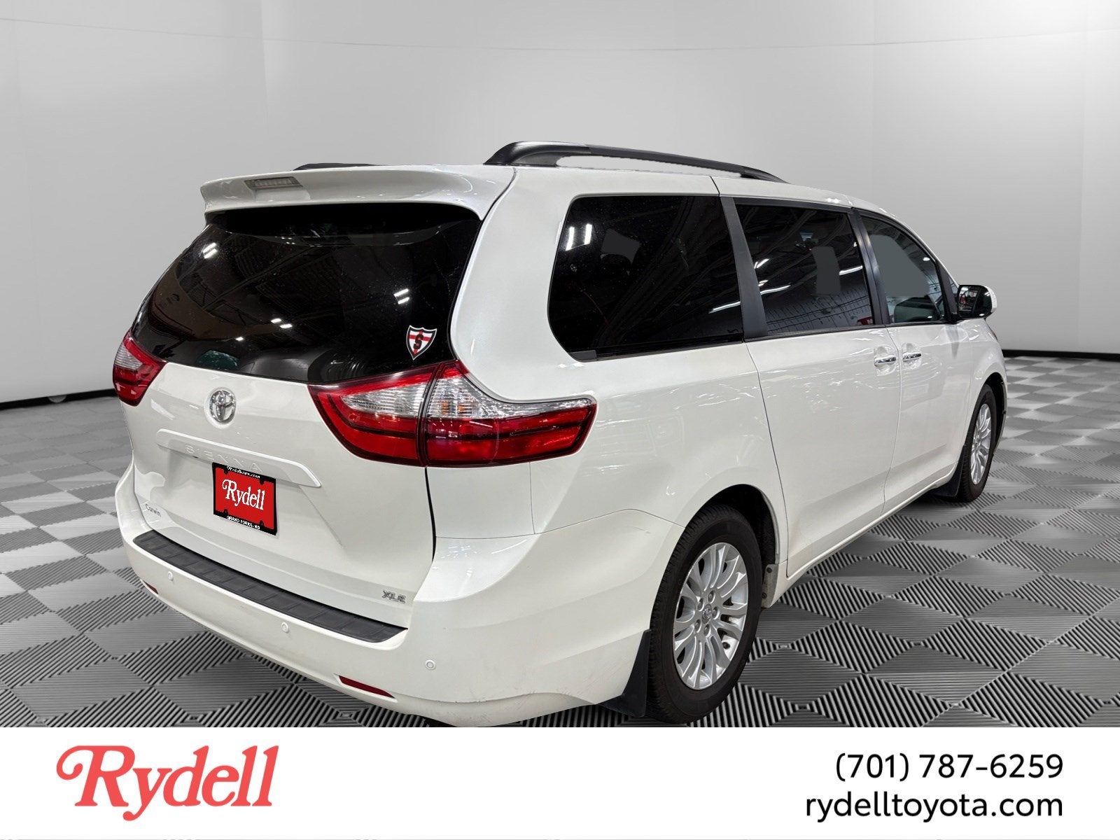 2017 Toyota Sienna XLE