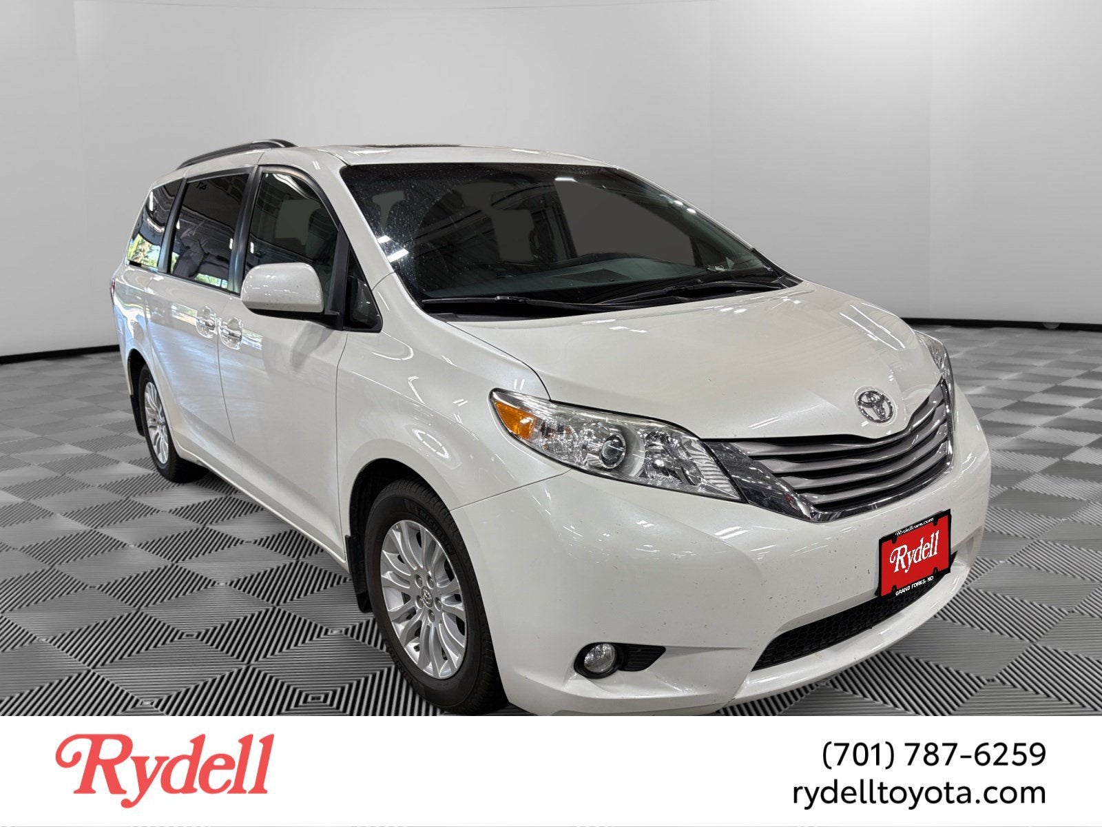 2017 Toyota Sienna XLE
