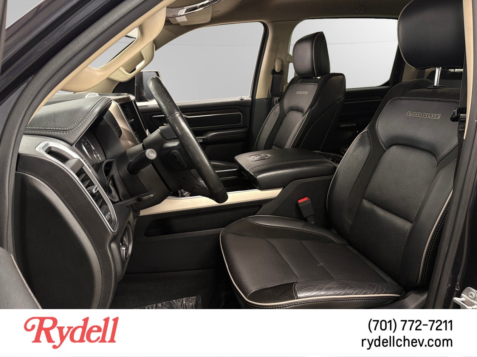 2020 RAM 1500 Laramie Crew Cab 4x4 5'7" Box