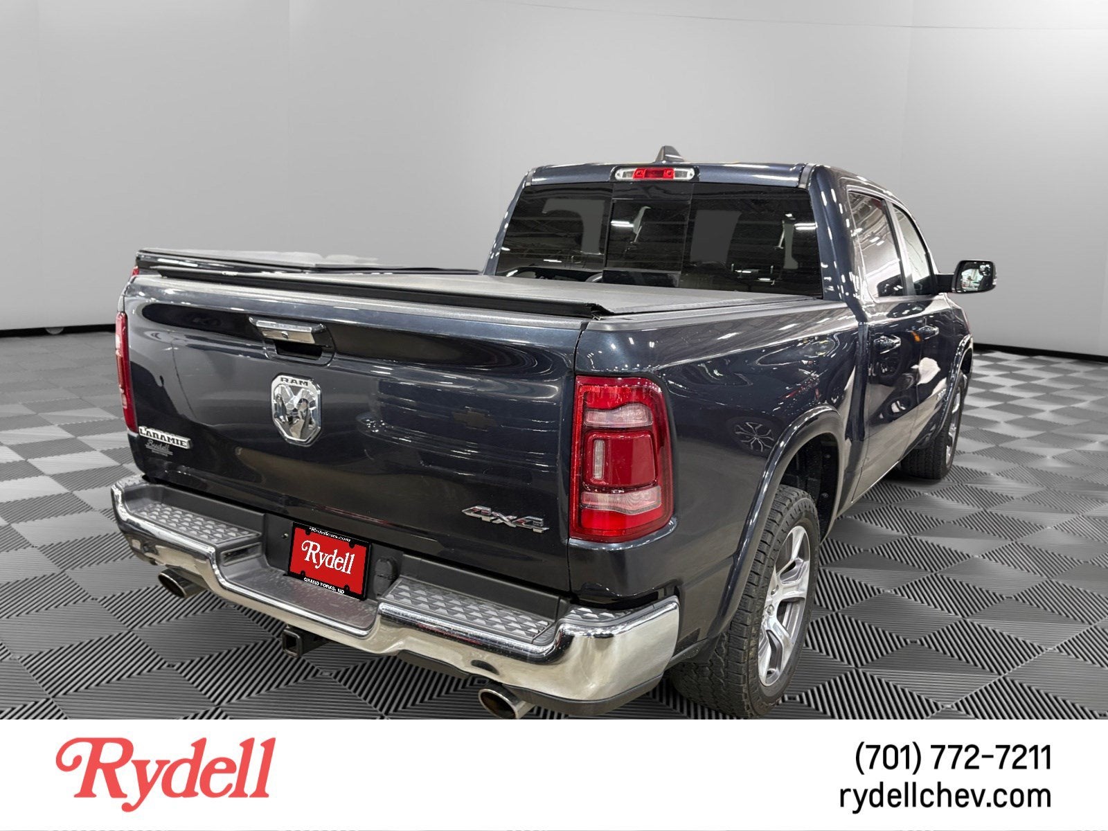 2020 RAM 1500 Laramie Crew Cab 4x4 5'7" Box