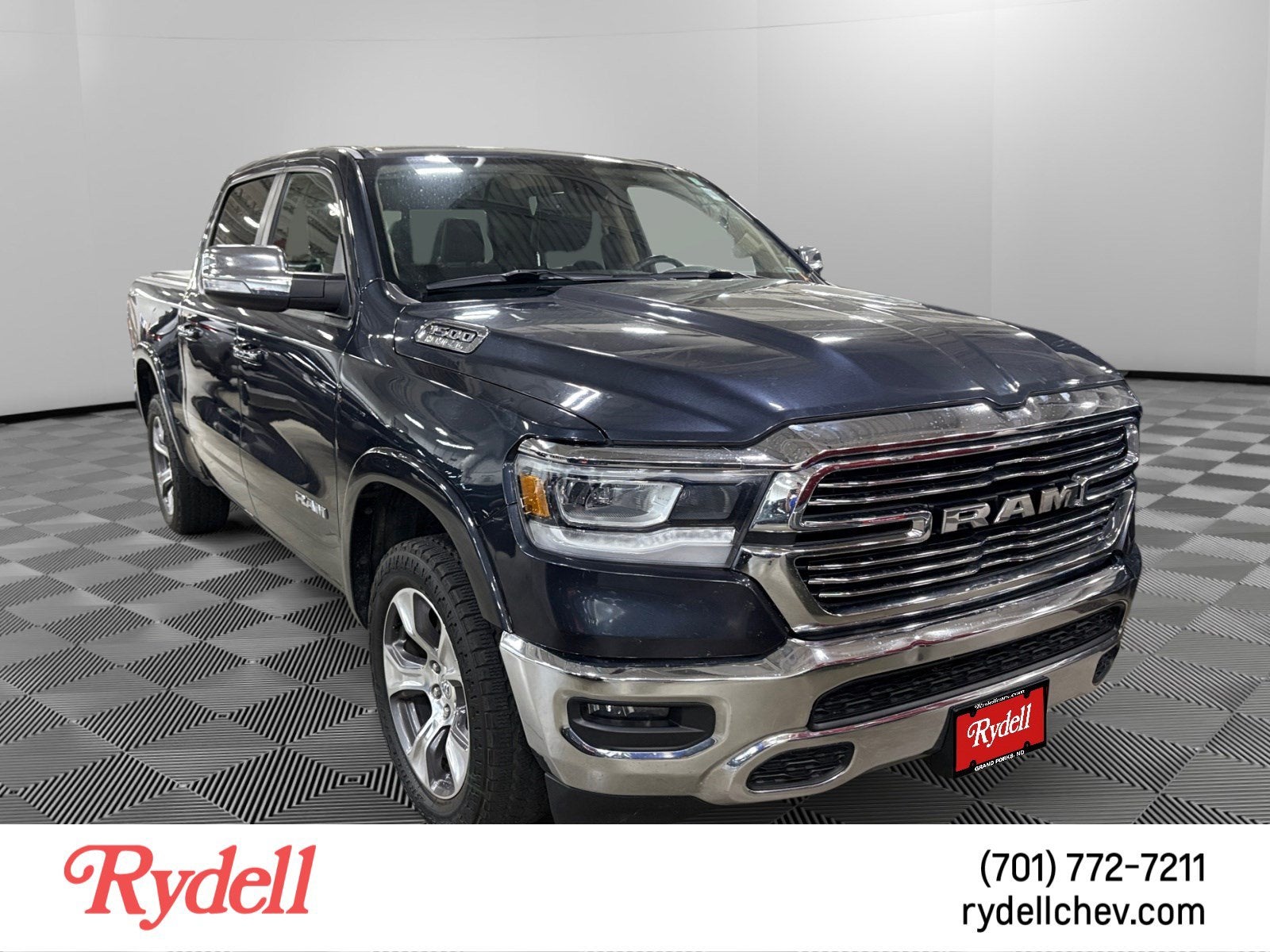 2020 RAM 1500 Laramie Crew Cab 4x4 5'7" Box