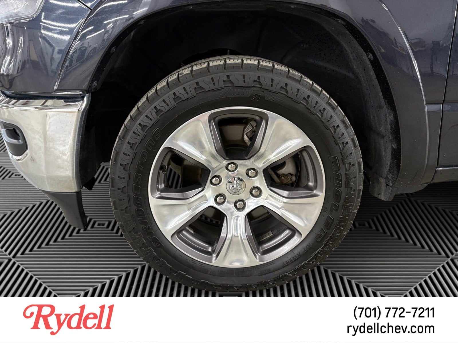 2020 RAM 1500 Laramie Crew Cab 4x4 5'7" Box
