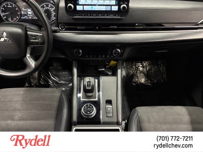 2024 Mitsubishi Outlander SE