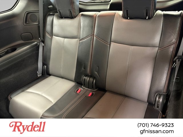 2019 Nissan Pathfinder SL